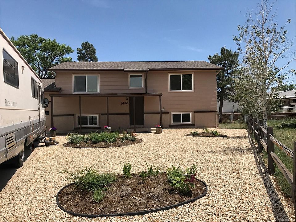 It is a very long driveway. RV gate. We had RV, boat, trailer and 3 cars, no problem! All new paint in and out. New landscaping.
