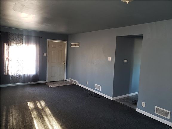 3rd image of 10809 Spring Garden Dr