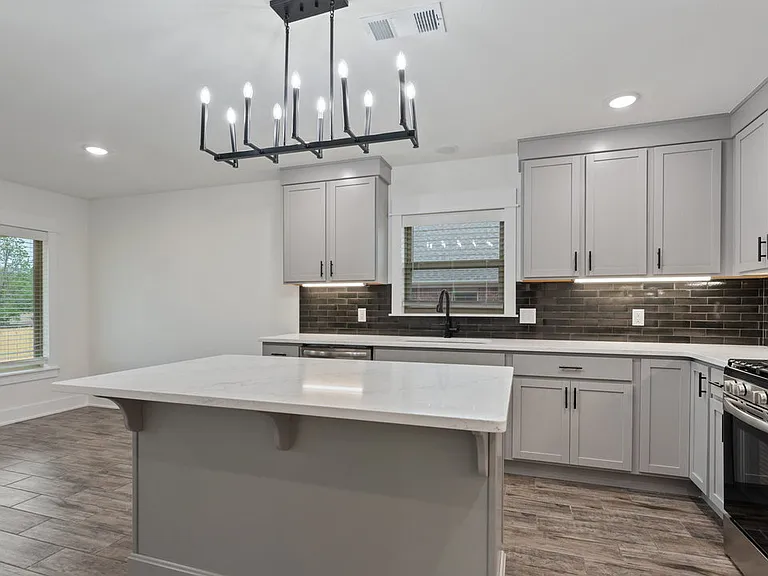 50 N Banner Ave — Photo 5