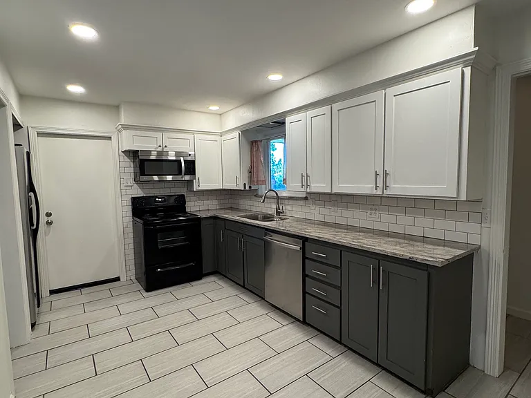 3312 NW 62nd St — Photo 10
