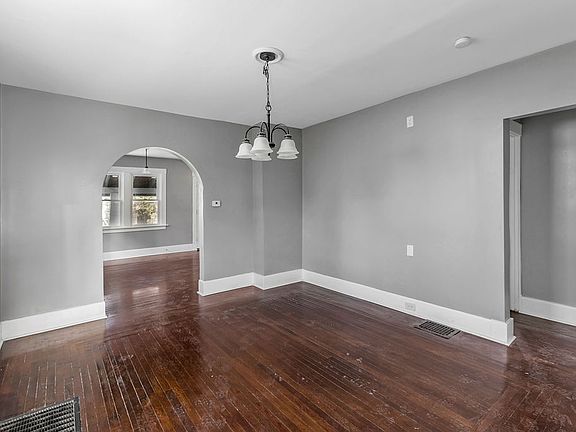 3rd image of 3311 Augusta Ave