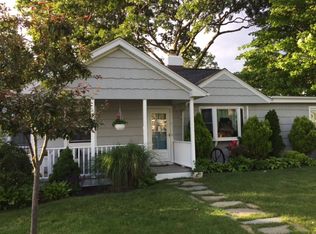 25 S Country Rd, Bellport, NY 11713