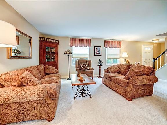 4th image of 574 Fruitwood Dr