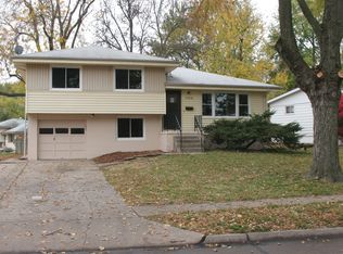 7226 Wood Lane Dr, La Vista, NE 68128