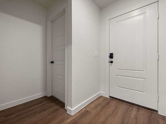 3rd image of 2163 Langford Ave