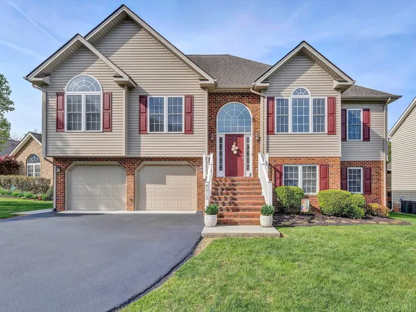 8013 Amber Wood Ct, Roanoke, VA 24019