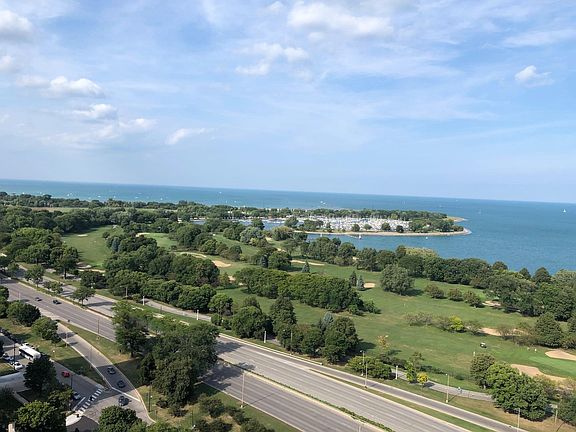 3rd image of 3950 N Lake Shore Dr APT 500