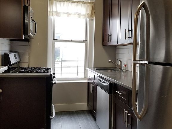 3rd image of 1120 Bergen St #4L