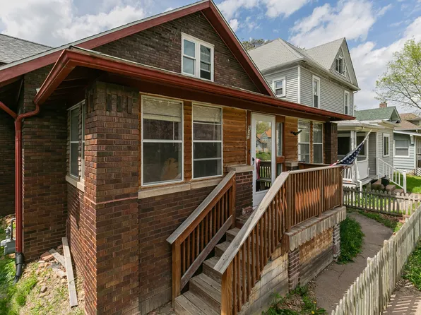 937 25th St, Moline, IL 61265