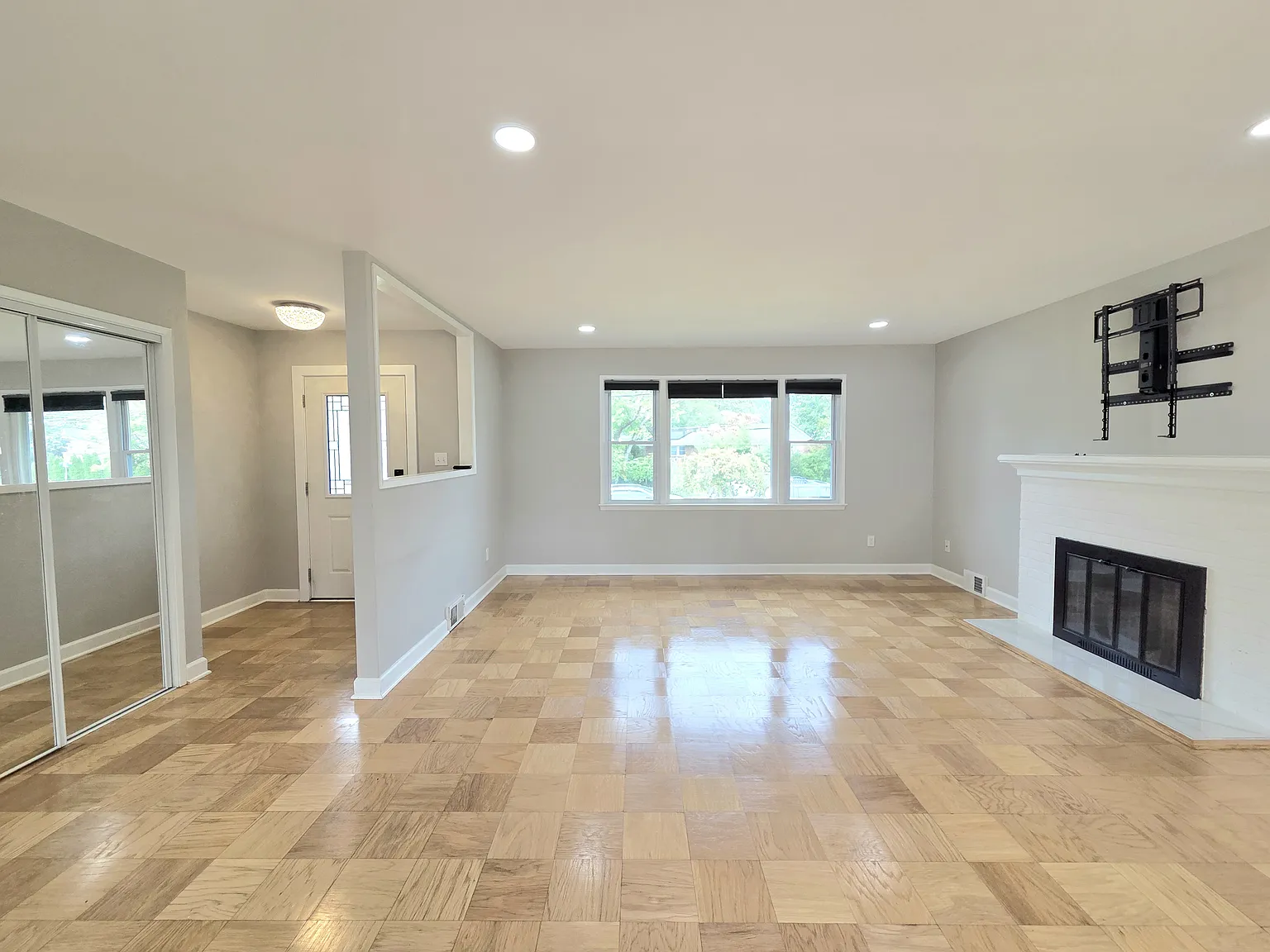 3 bed, 1273 sqft, $4,000 — Photo 3