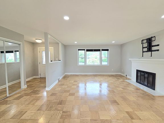 3rd image of 5311 Montgomery St