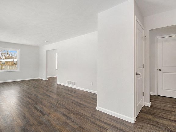 3rd image of 26036 Merrill St