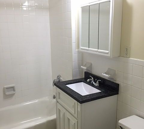 5th image of 185 Stanhope St APT 1L