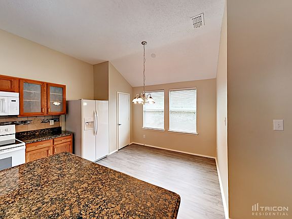 4th image of 1508 Hardy Dr