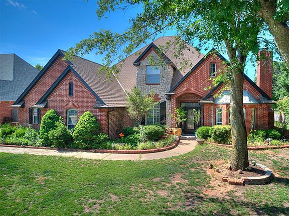 3rd image of 2612 SW 121st Ct