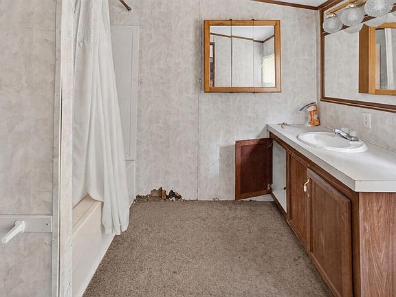 4th image of 51 Summit Ln
