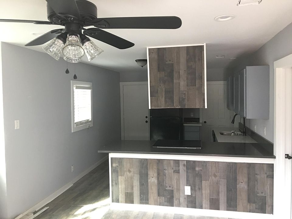 Open floor plan with quartz peninsular island and all major appliances