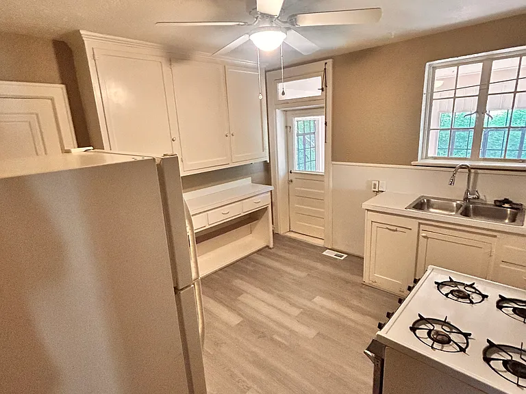 533 N Church St — Photo 9