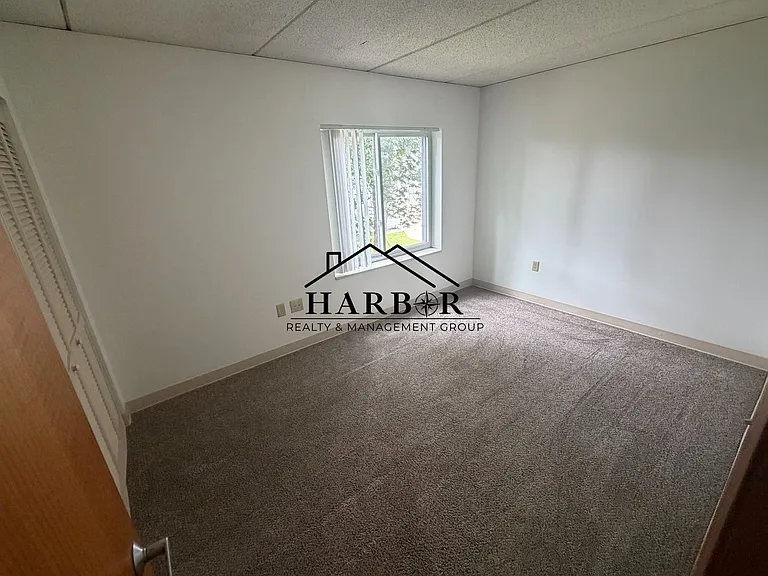 Oak Tree Flats — Photo 14