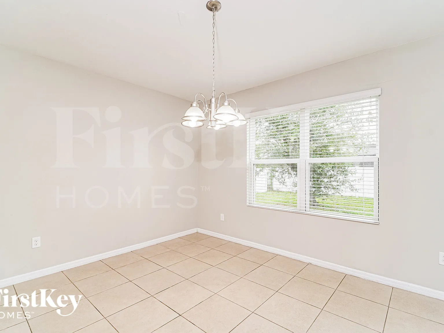 4 bed, 2.0 bath, 2319 sqft, $1,975 — Photo 4