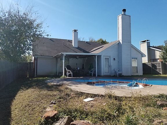 3rd image of 1411 Caplin Dr