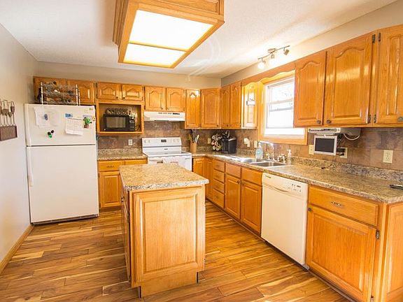 5th image of 2817 NW Park Ln