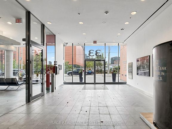 4th image of 33 Mill St #1003