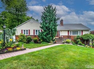 2 Normandy Rd, Colonia, NJ 07067