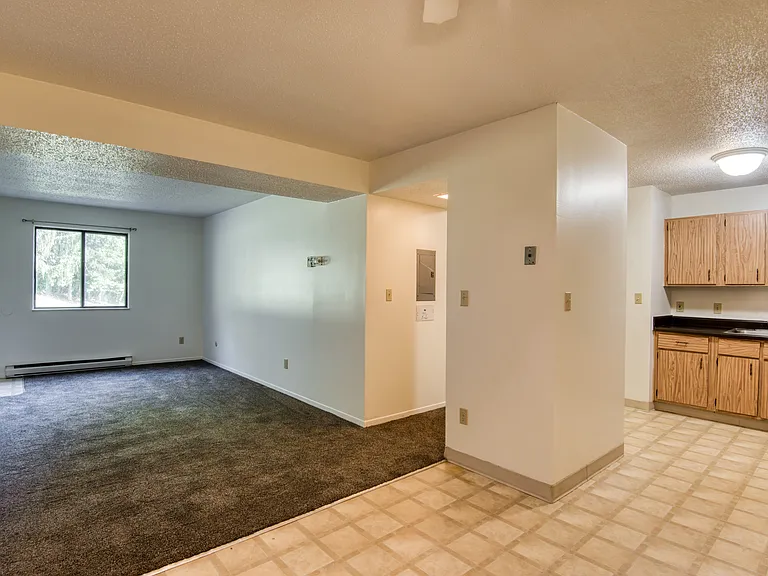 Colonial Terrace and Village Apartments — Photo 20