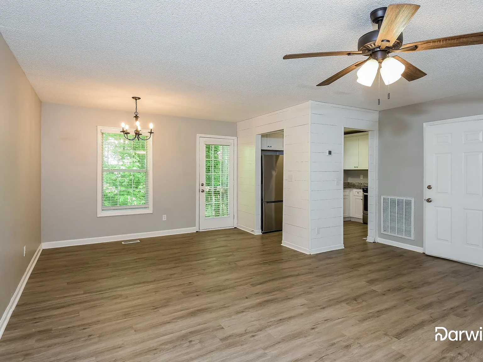 3 bed, 2.0 bath, 1200 sqft, $1,715 — Photo 3