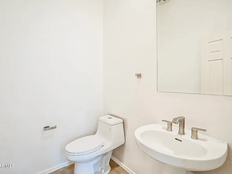 1682 W Ainsworth Dr — Photo 4
