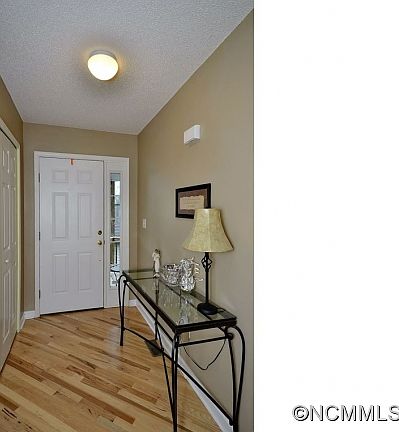 3rd image of 107 Creeks End Cir