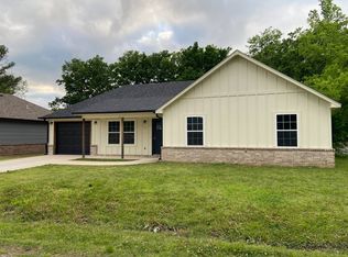127 N 2nd St, Chouteau, OK 74337