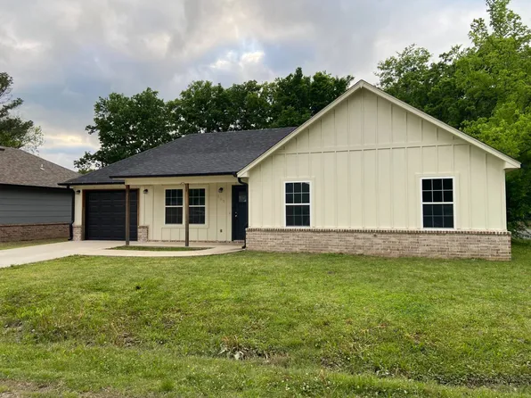 127 N 2nd St, Chouteau, OK 74337