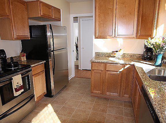 Maple cabinets and lots of granite counter space