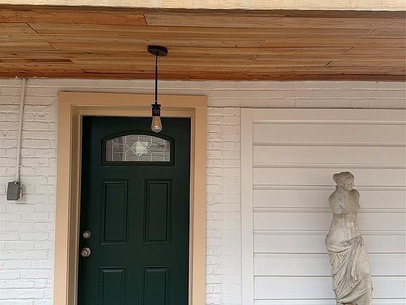 2nd image of 239 1/2 Westheimer Rd Unit A