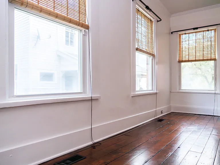 117 E Vine St — Photo 24