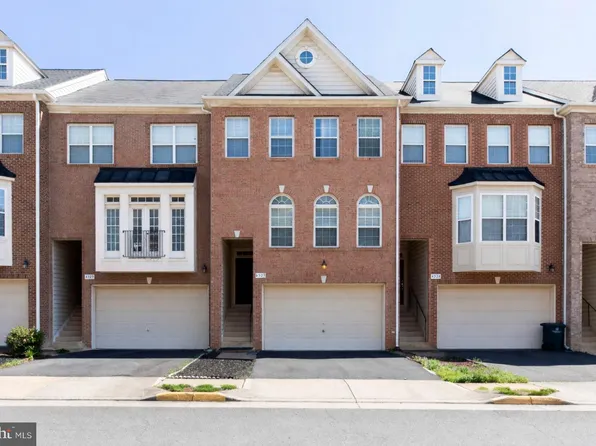 4527 English Holly Dr, Fairfax, VA 22030