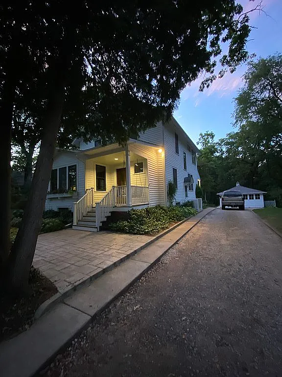 11607 Prairie Ave photo 1