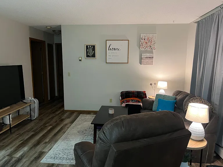 321 W Bert St — Photo 1