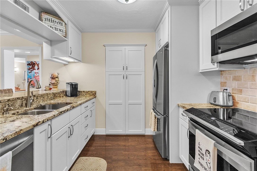 33 Plantation Dr APT 106