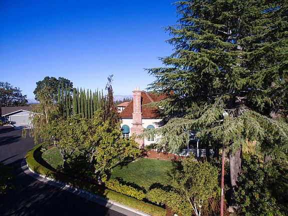 5th image of 200 Chippendale Ct
