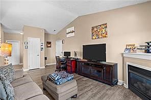 3rd image of 409 Stockton Rdg