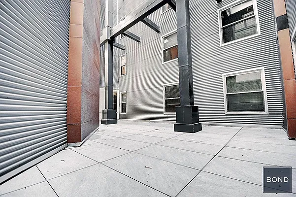 Rented by Bond New York | media 27