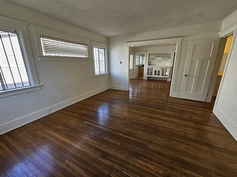 3510 White House Pl — Photo 3