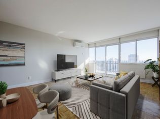 200 Queen Mary Dr, Oakville, ON L6K 3L1
