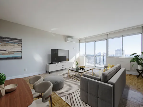 200 Queen Mary Dr, Oakville, ON L6K 3L1