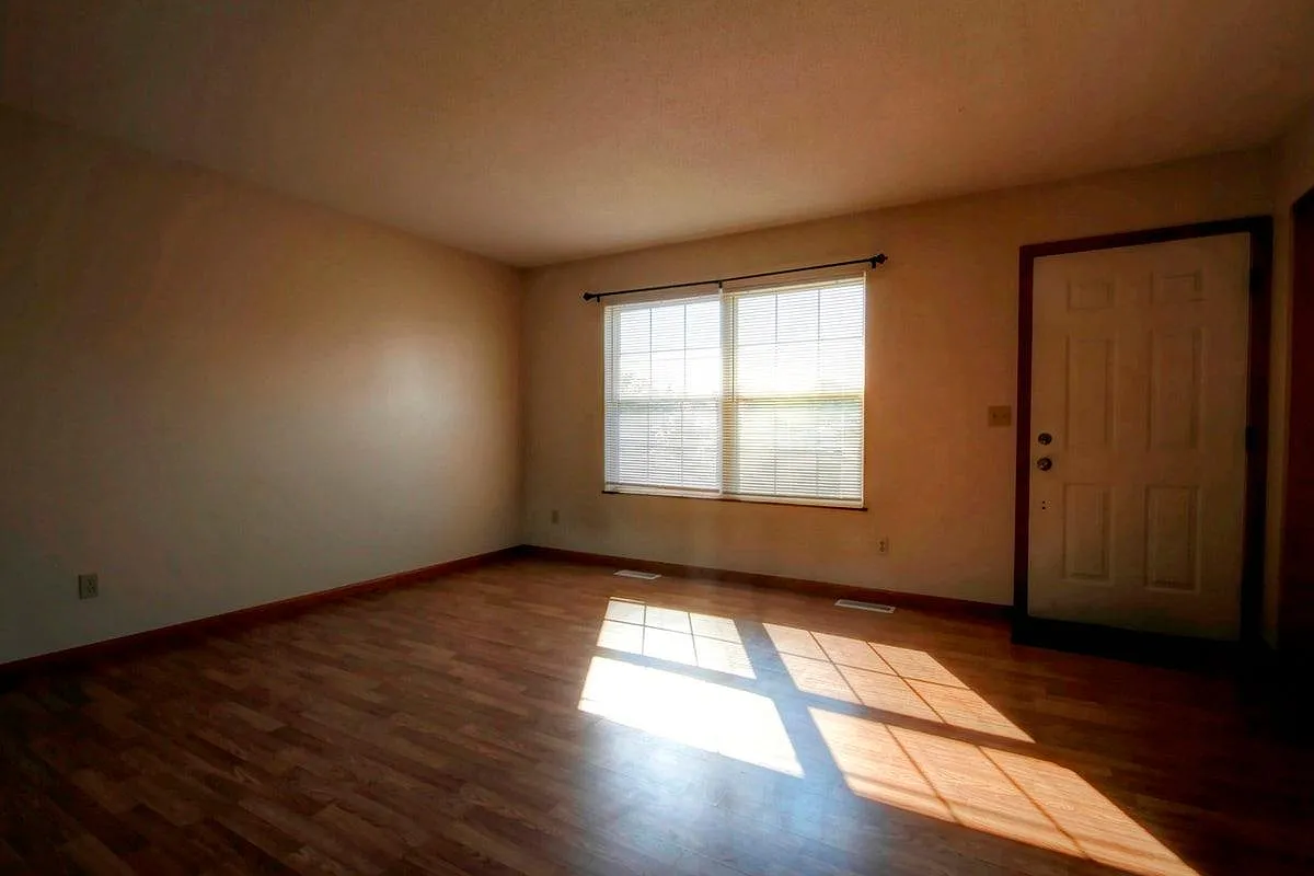 3 bed, 1.5 bath, 1040 sqft, $1,500 — Photo 3