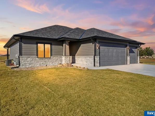 9635 Persimmon Pl, Lincoln, NE 68516