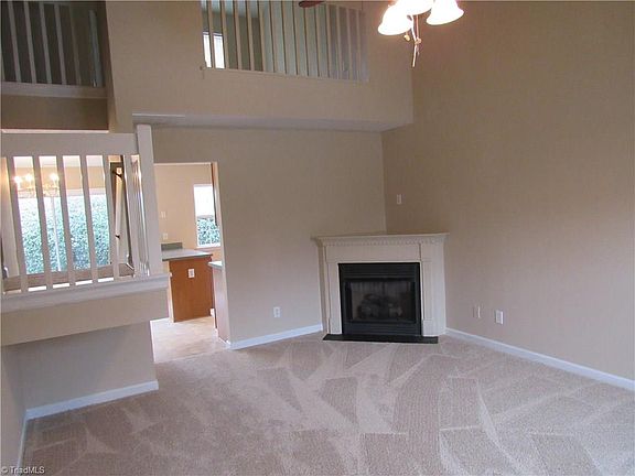 2nd image of 1000 Oak Blossom Way